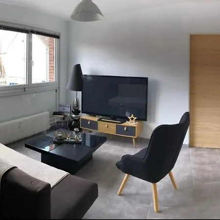 Bel Appartement Cosy Tres Calme Avec Parking Prive Templemars Exterior photo
